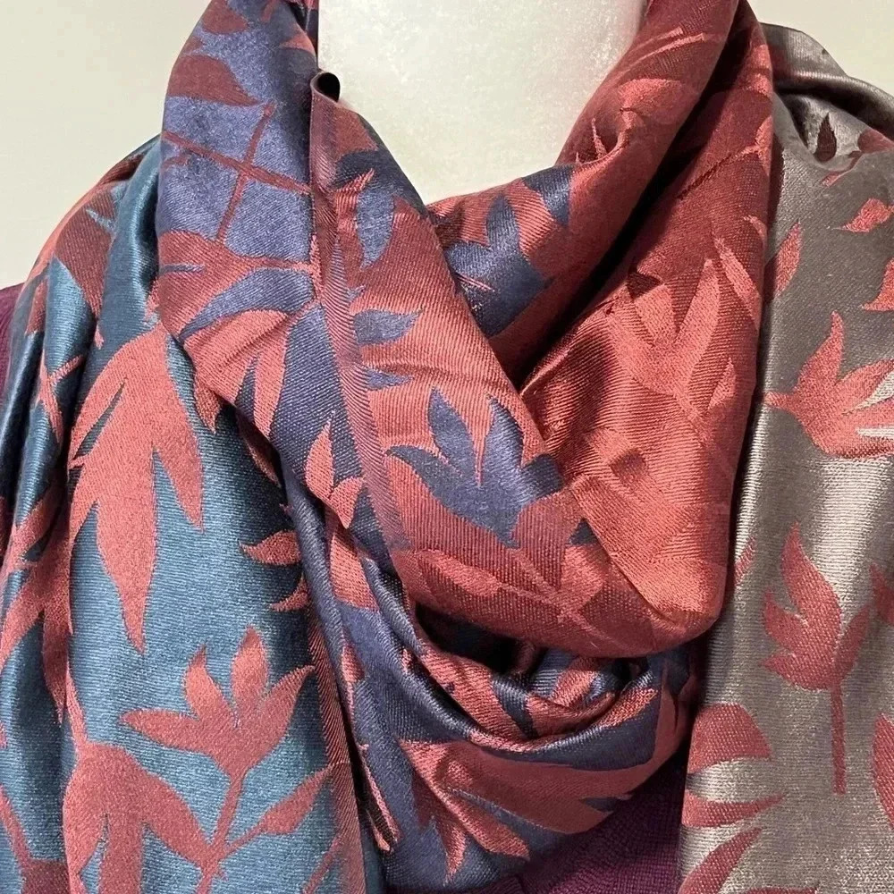 Leaf Pattern Scarf - Picture 6 of 6